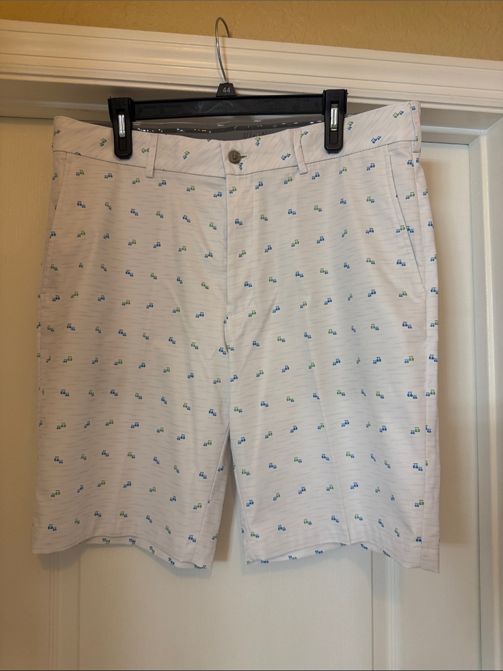 Walter Hagen White Shorts with Blue & Green Golfcarts